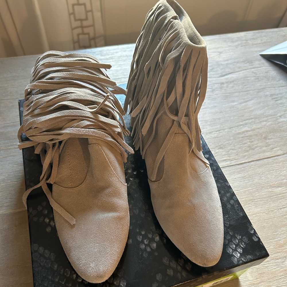 EUC Sam Edelman Ursula Fringe Suede Ankle Booties - Gray